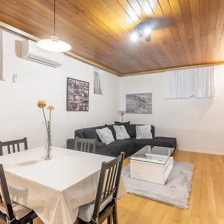 Viktor Apartment