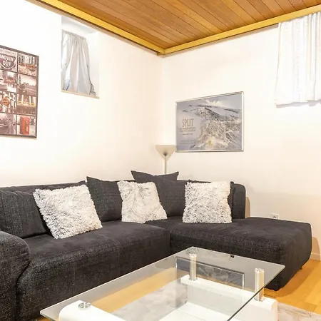 Viktor Apartment Split