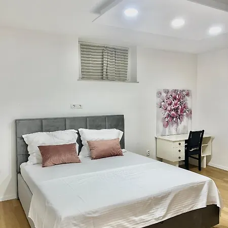 Viktor Apartment Split